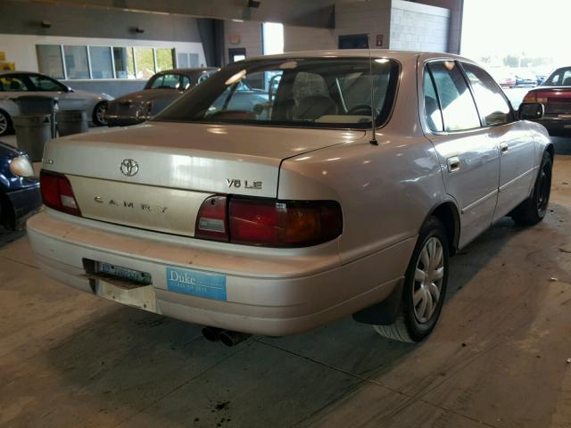 4T1BF12K8TU128877 - 1996 TOYOTA CAMRY LE ბეჟი ფოტო 4