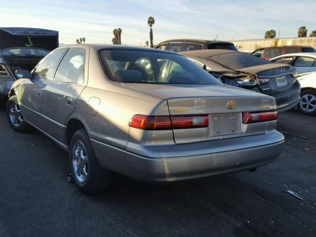 JT2BG22K5X0304586 - 1999 TOYOTA CAMRY LE GOLD photo 3