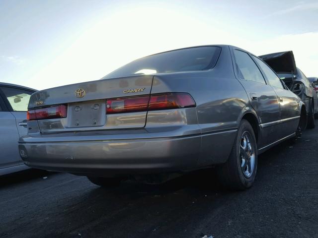 JT2BG22K5X0304586 - 1999 TOYOTA CAMRY LE ოქროსფერი ფოტო 4
