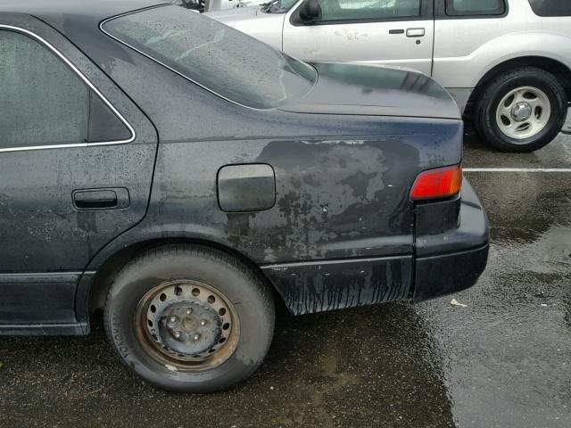 JT2BG22K6V0028030 - 1997 TOYOTA CAMRY LE შავი ფოტო 9