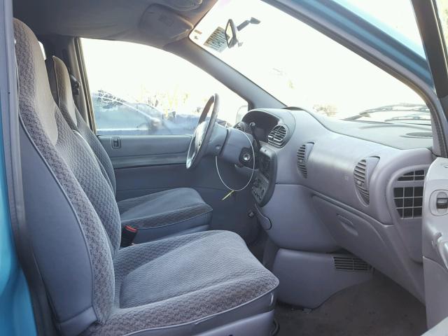 2P4GP25R6XR245071 - 1999 PLYMOUTH VOYAGER BLUE photo 5