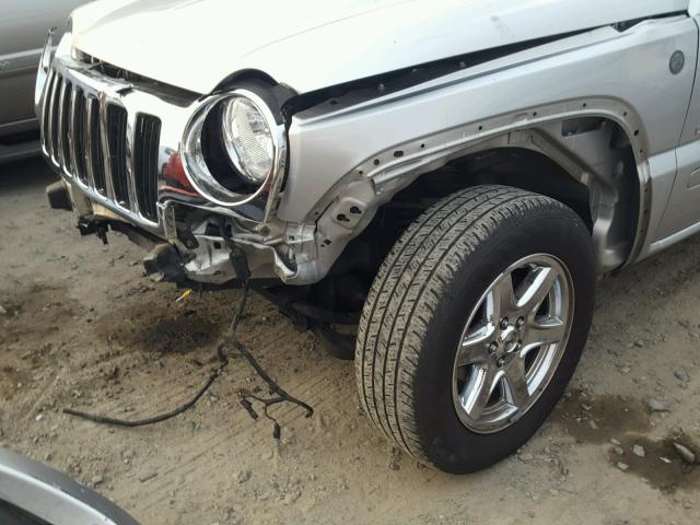 1J4GL58K64W204629 - 2004 JEEP LIBERTY LI SILVER photo 9