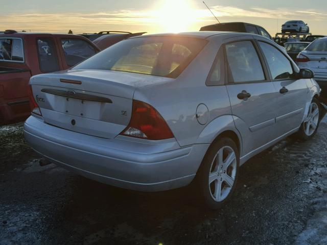 1FAFP34382W283586 - 2002 FORD FOCUS SE SILVER photo 4