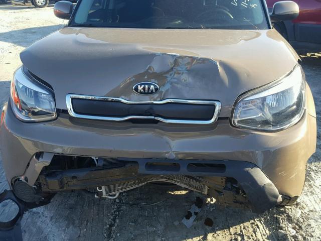 KNDJN2A29E7054817 - 2014 KIA SOUL BROWN photo 7