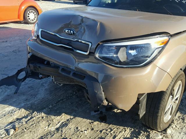 KNDJN2A29E7054817 - 2014 KIA SOUL BROWN photo 9