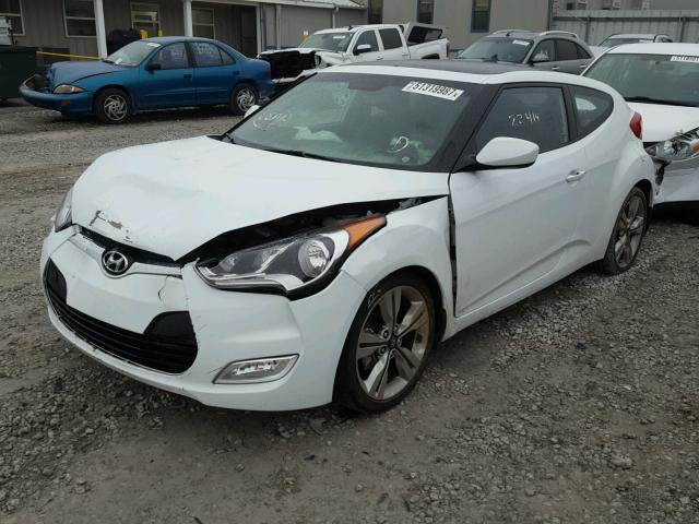 KMHTC6AD5GU283762 - 2016 HYUNDAI VELOSTER B WHITE photo 2