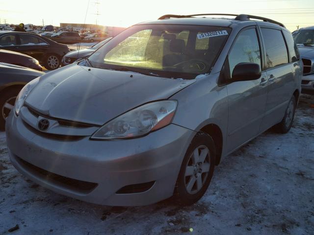 5TDZK23CX7S006141 - 2007 TOYOTA SIENNA CE SILVER photo 2