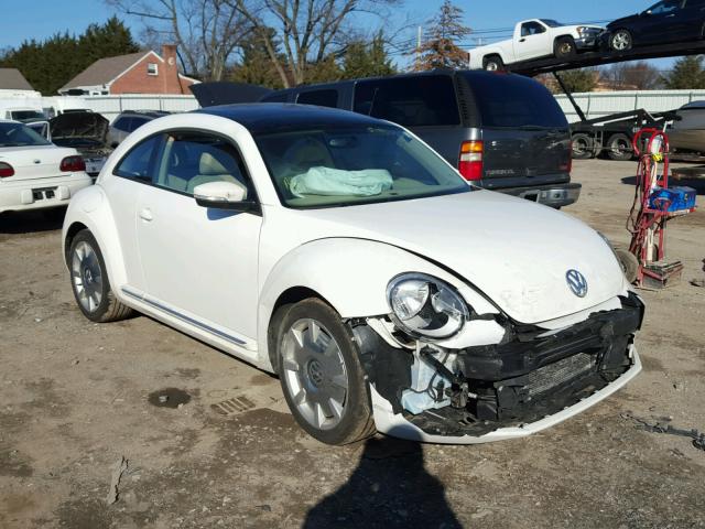 3VWJP7ATXDM654599 - 2013 VOLKSWAGEN BEETLE WHITE photo 1