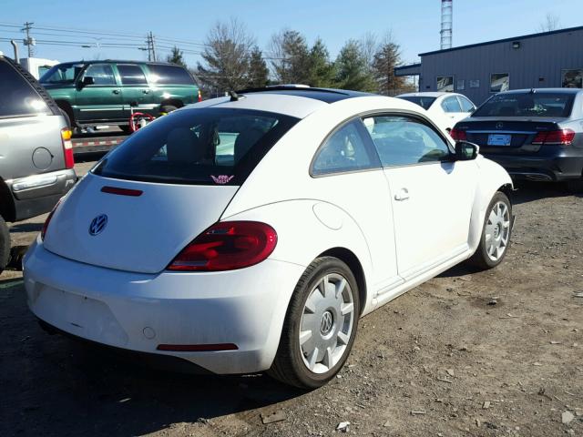 3VWJP7ATXDM654599 - 2013 VOLKSWAGEN BEETLE WHITE photo 4