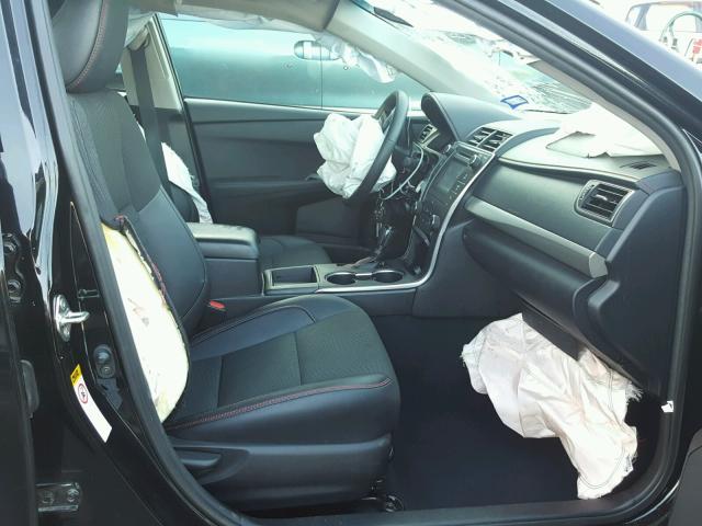 4T1BF1FK5HU366638 - 2017 TOYOTA CAMRY SE 黑色 照片 5