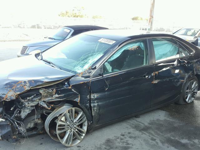 4T1BF1FK5HU366638 - 2017 TOYOTA CAMRY SE 黑色 照片 9