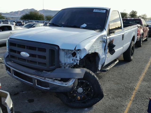 1FTSF21P06EB83023 - 2006 FORD F250 SUPER WHITE photo 2