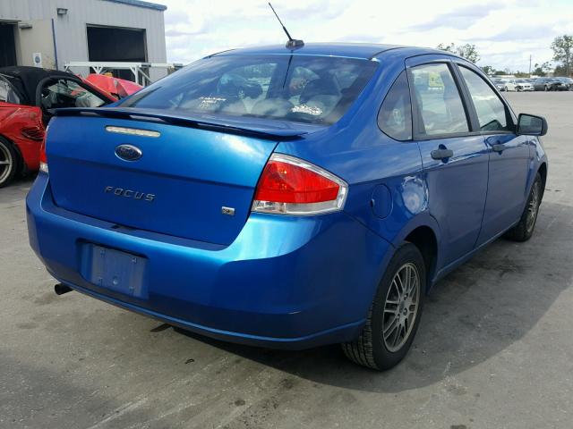 1FAHP3FN3AW245320 - 2010 FORD FOCUS SE BLUE photo 4