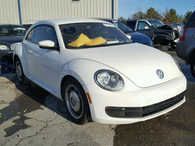 3VWJP7AT8CM607800 - 2012 VOLKSWAGEN BEETLE WHITE photo 1