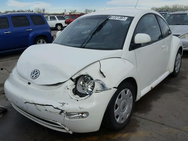 3VWBB61C1WM032666 - 1998 VOLKSWAGEN NEW BEETLE WHITE photo 2