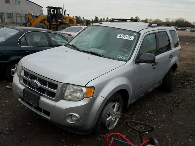 1FMCU9DG8BKC58878 - 2011 FORD ESCAPE XLT SILVER photo 2