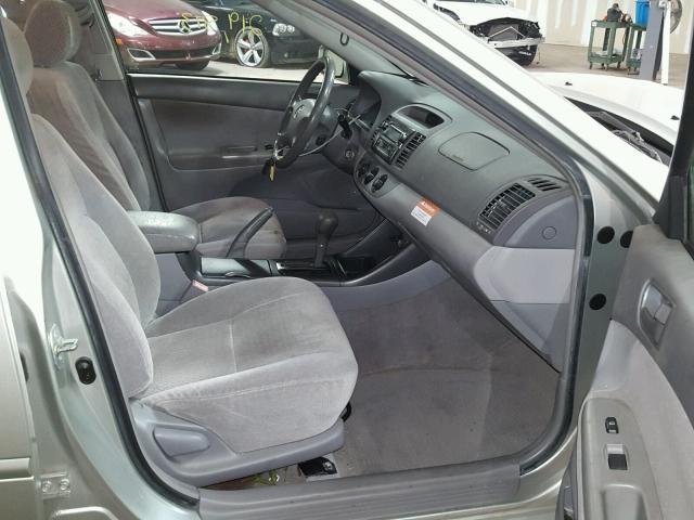 JTDBE32K630142383 - 2003 TOYOTA CAMRY LE ვერცხლისფერი ფოტო 5
