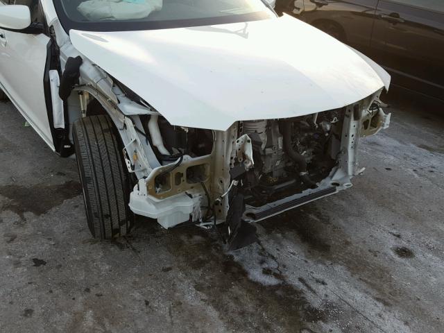 19UDE2F31GA024720 - 2016 ACURA ILX BASE WHITE photo 9