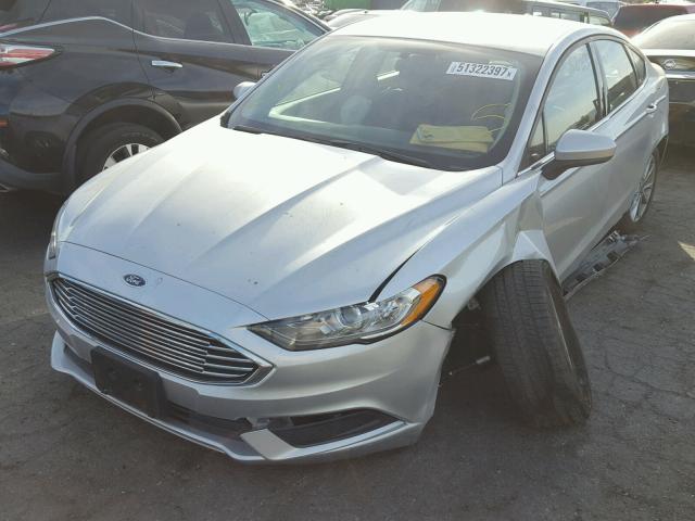 3FA6P0HD3HR380109 - 2017 FORD FUSION SE SILVER photo 2