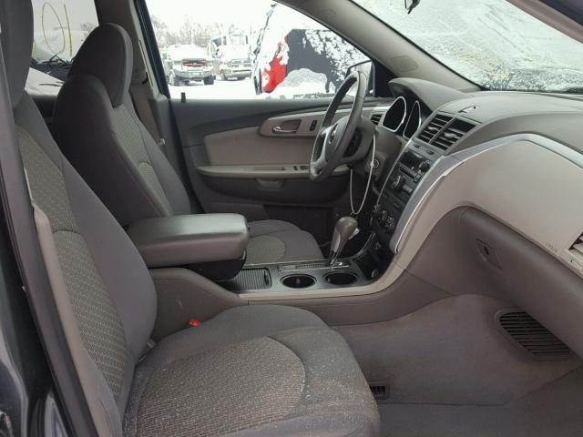 1GNLVFED2AJ263087 - 2010 CHEVROLET TRAVERSE L GRAY photo 5