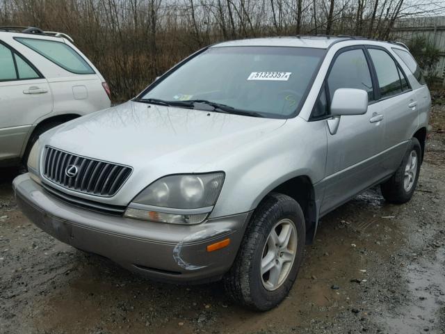 JT6HF10U8X0010318 - 1999 LEXUS RX 300 SILVER photo 2