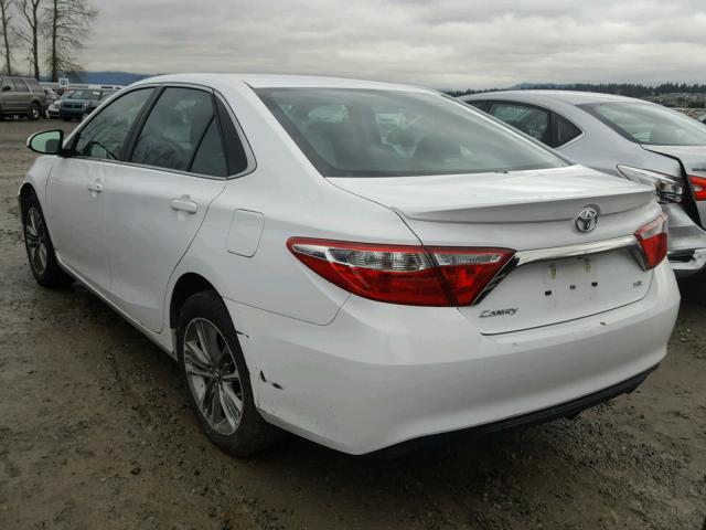 4T1BF1FK3HU748585 - 2017 TOYOTA CAMRY LE თეთრი ფოტო 3