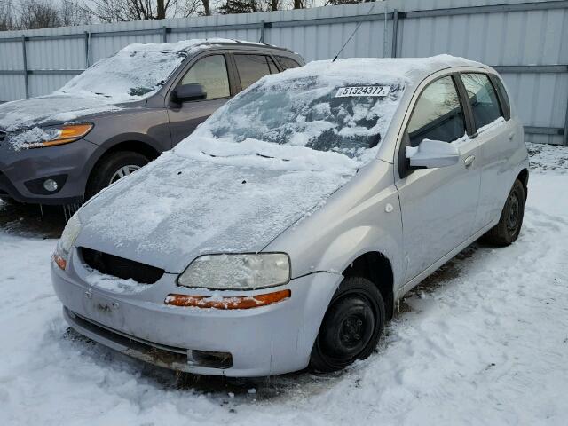 KL1TD66656B667098 - 2006 CHEVROLET AVEO BASE Күміс фото 2