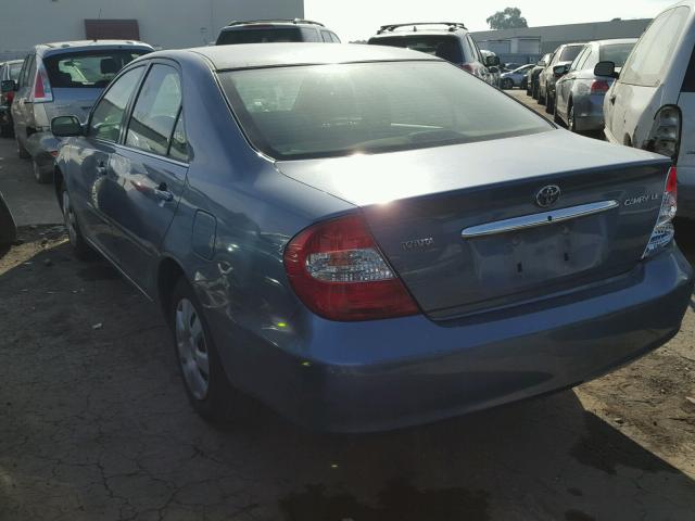 JTDBE32K420067357 - 2002 TOYOTA CAMRY LE BLUE photo 3