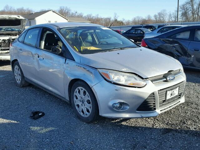 1FAHP3F29CL196246 - 2012 FORD FOCUS SE SILVER photo 1