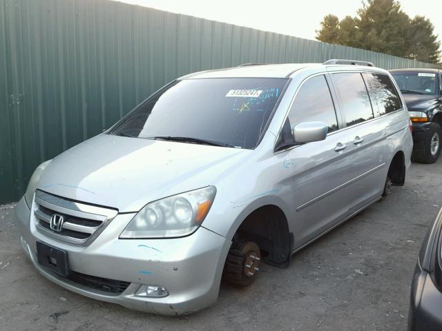 5FNRL38805B111506 - 2005 HONDA ODYSSEY TO SILVER photo 2