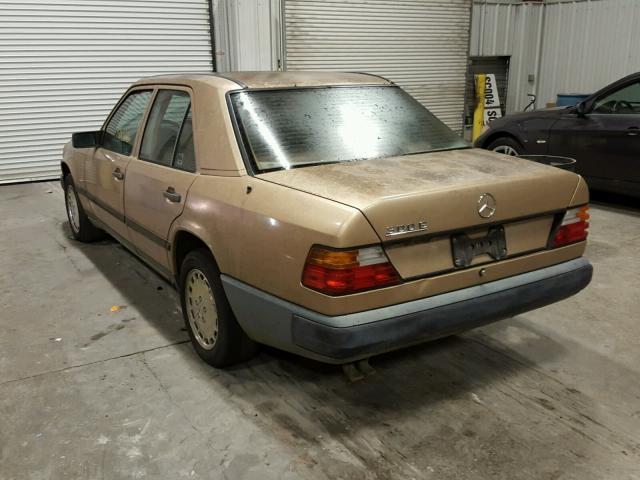 WDBEA30D6JA605822 - 1988 MERCEDES-BENZ 300 E GOLD photo 3