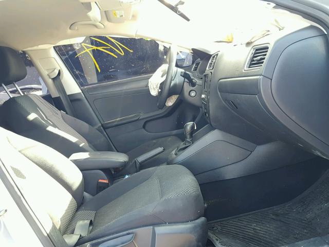 3VW2K7AJ8EM217283 - 2014 VOLKSWAGEN JETTA BASE 银色 照片 5