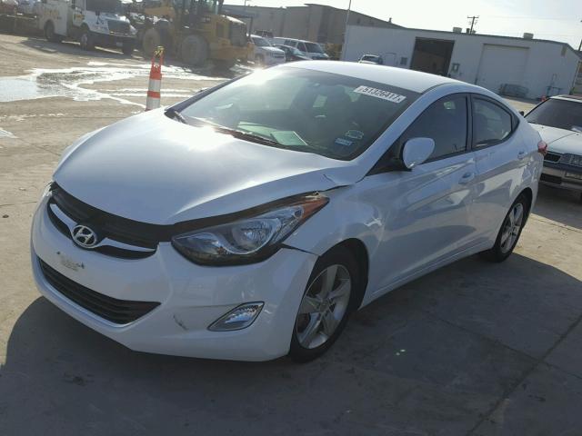 5NPDH4AE2DH447949 - 2013 HYUNDAI ELANTRA GL WHITE photo 2