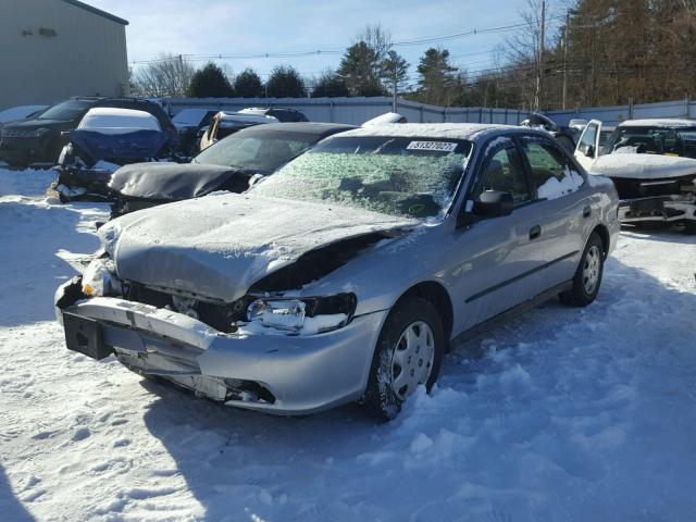 JHMCF86402C000164 - 2002 HONDA ACCORD DX SILVER photo 2