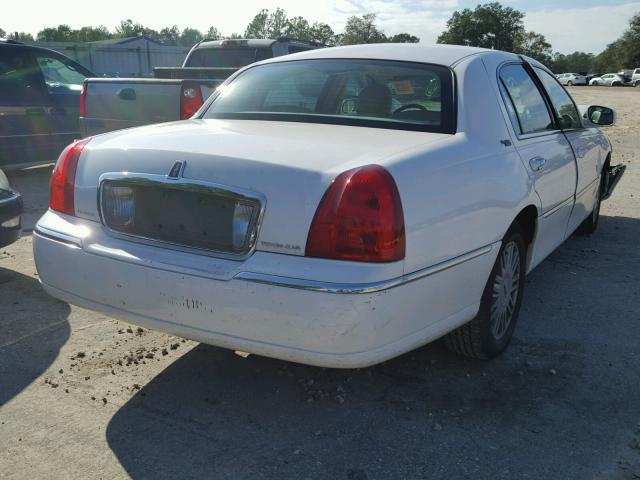 2LNHM82V88X643235 - 2008 LINCOLN TOWN CAR S WHITE photo 4