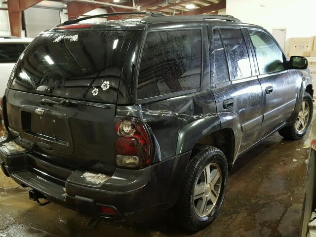 1GNDS13SX52310173 - 2005 CHEVROLET TRAILBLAZE BLACK photo 4