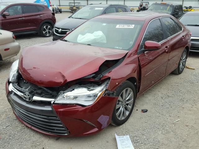 4T1BK1FK1FU556901 - 2015 TOYOTA CAMRY XSE RED photo 2