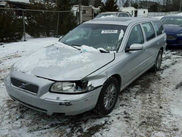 YV1SW612152497737 - 2005 VOLVO V70 SILVER photo 2