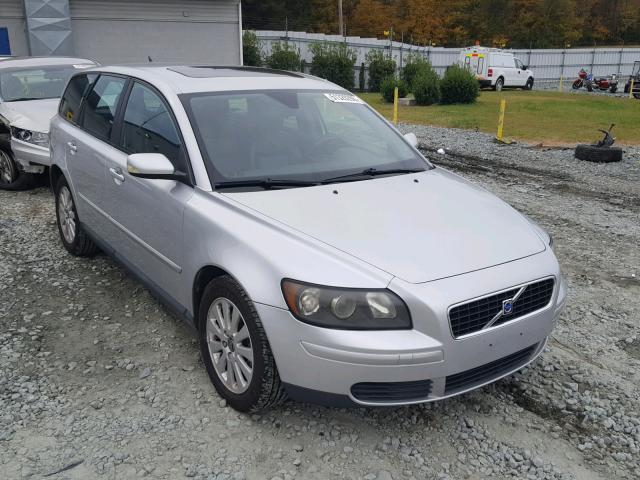 YV1MW382352057080 - 2005 VOLVO V50 2.4I SILVER photo 1