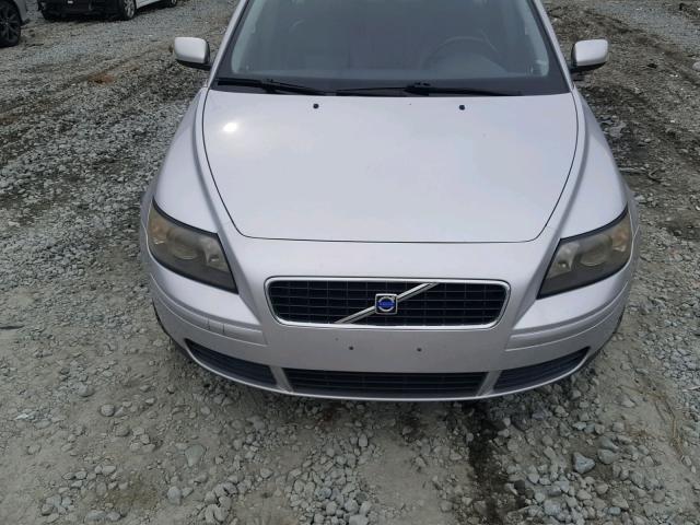 YV1MW382352057080 - 2005 VOLVO V50 2.4I SILVER photo 9