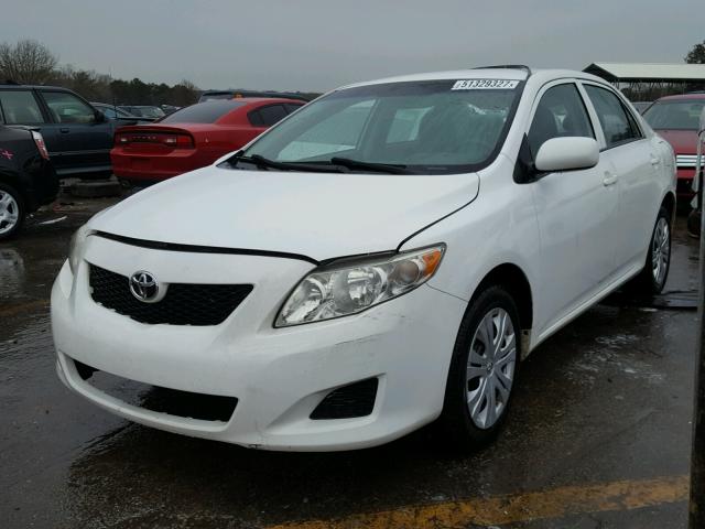 1NXBU4EE1AZ306719 - 2010 TOYOTA COROLLA BA WHITE photo 2