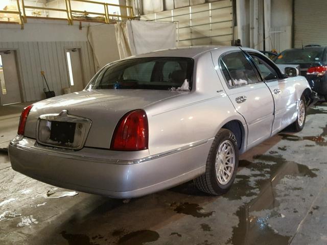 1LNHM82WXXY658018 - 1999 LINCOLN TOWN CAR S SILVER photo 4