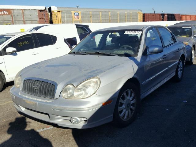 KMHWF35H72A672462 - 2002 HYUNDAI SONATA GLS SILVER photo 2