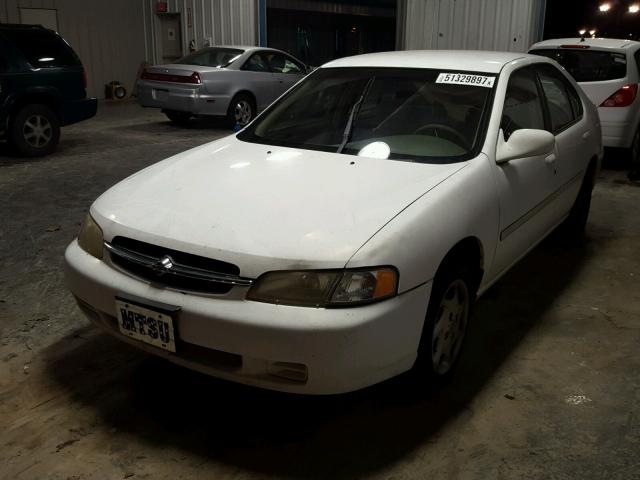 1N4DL01D3WC234785 - 1998 NISSAN ALTIMA XE WHITE photo 2