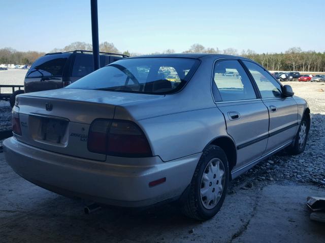 1HGCD5631TA092445 - 1996 HONDA ACCORD LX TAN photo 4