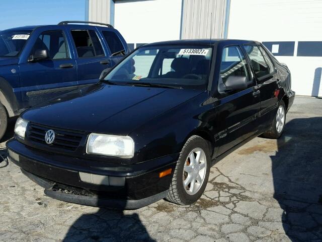 3VWSA81H7WM157827 - 1998 VOLKSWAGEN JETTA GLS BLACK photo 2