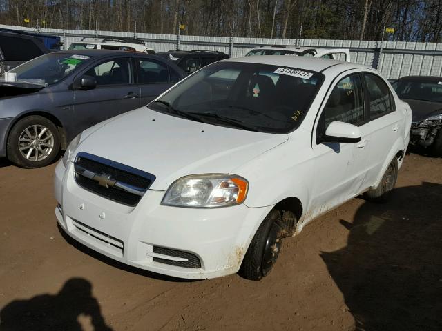 KL1TD5DE0BB243729 - 2011 CHEVROLET AVEO LS WHITE photo 2