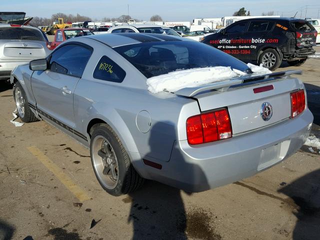 1ZVFT80N555171023 - 2005 FORD MUSTANG SILVER photo 3