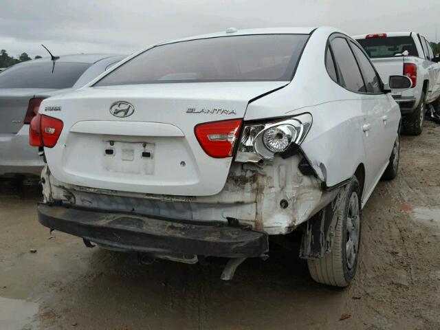 KMHDU46D07U190839 - 2007 HYUNDAI ELANTRA GL WHITE photo 4