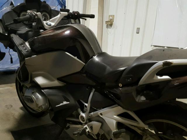 WB10A1302EZ191175 - 2014 BMW R1200 RT BLACK photo 9